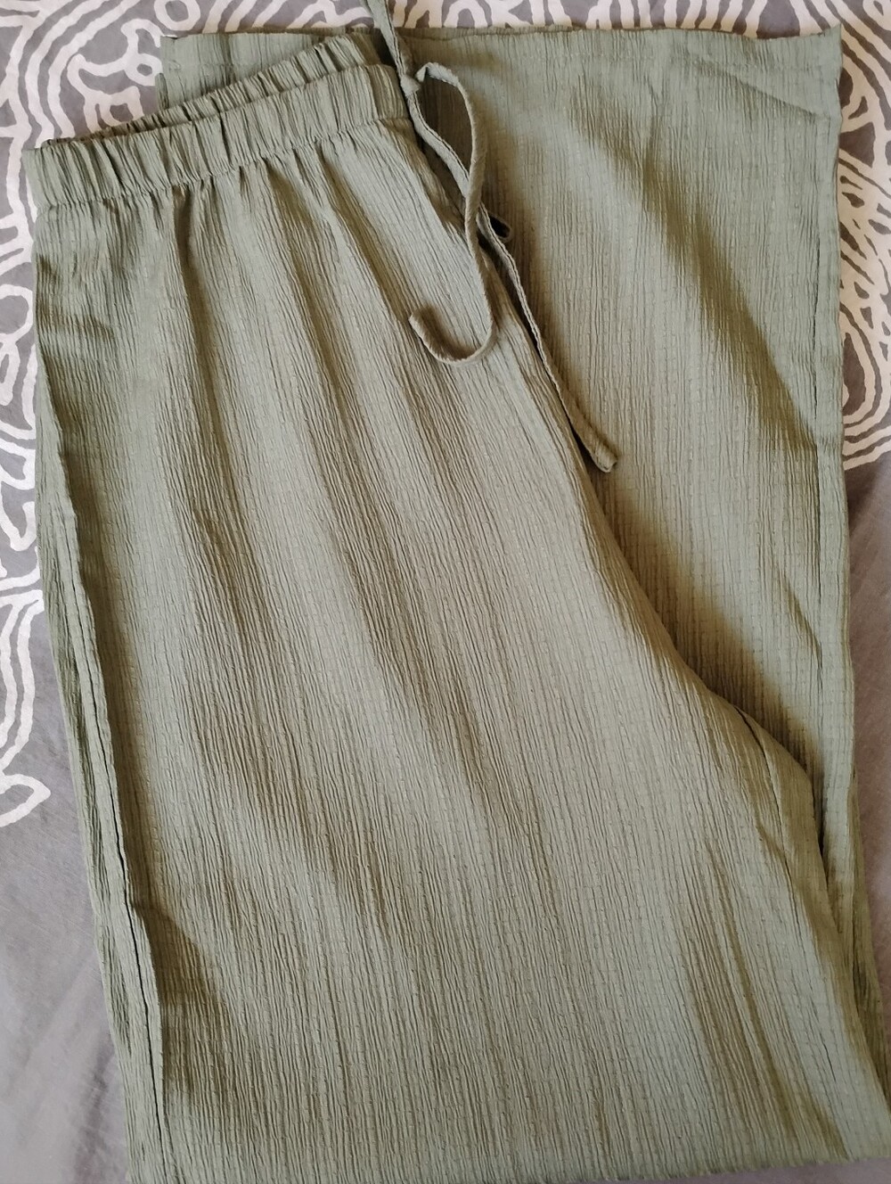 Casual 2 pc. Woman's Outfit - Picture 6 of 6